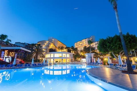 3 outdoor pools, pool umbrellas, sun loungers