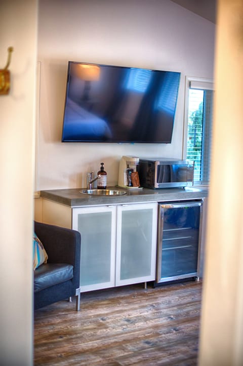 Fridge, microwave, coffee/tea maker, electric kettle