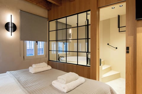 One-Bedroom Family Suite with Indoor Tub | Premium bedding, pillowtop beds, in-room safe, blackout drapes