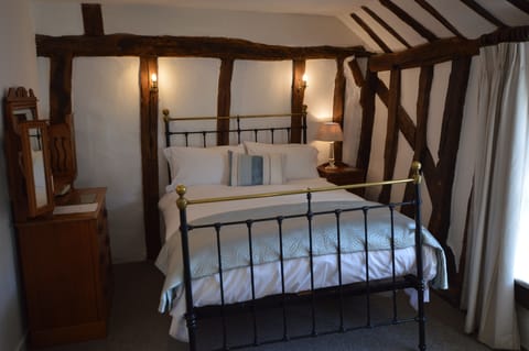 Superior Room, 1 Double Bed | 1 bedroom, desk, iron/ironing board, free WiFi