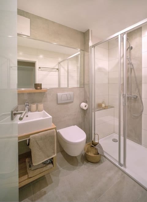 Superior Suite, 1 Bedroom | Bathroom | Shower, rainfall showerhead, free toiletries, hair dryer