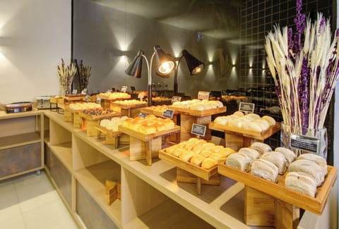 Free daily buffet breakfast