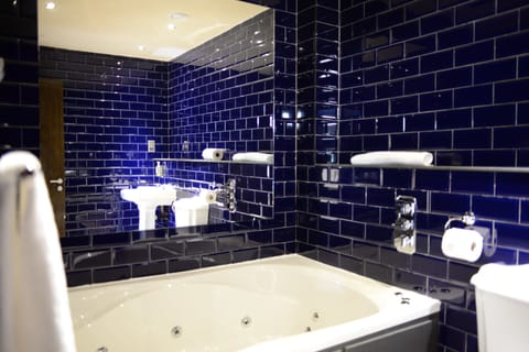 Luxury Room, Jetted Tub (sleeps 6) | Jetted tub