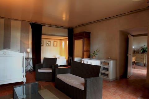 Apartment (La Rochelière) | Premium bedding, individually decorated, individually furnished, desk