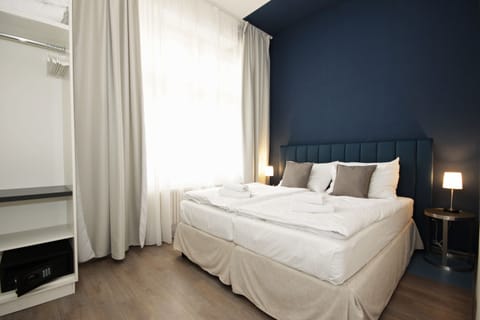 Double Room | In-room safe, desk, iron/ironing board, WiFi (free)