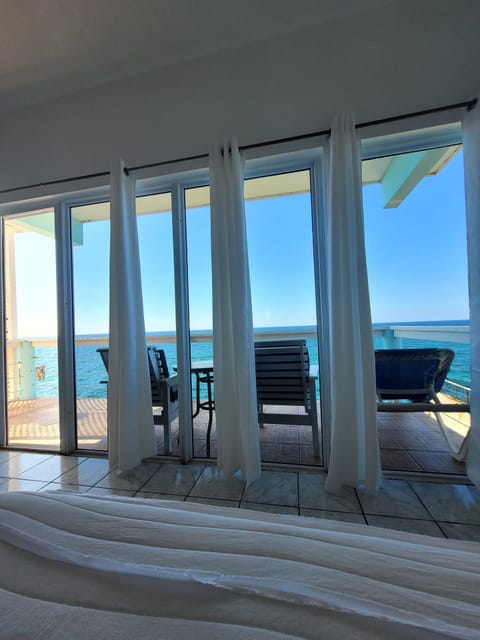 Cliffedge Suite - Upper Level: Room 16 | Premium bedding, Tempur-Pedic beds, in-room safe, blackout drapes