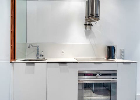 Apartment | Private kitchen | Fridge, stovetop, dishwasher, coffee/tea maker