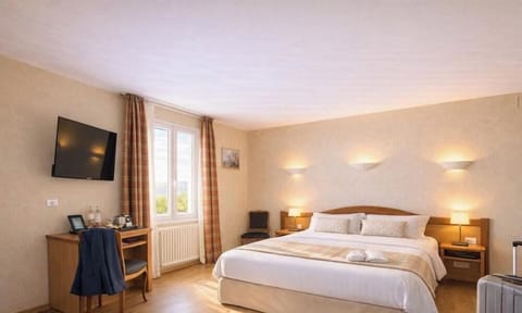 Comfort Room | Individually decorated, individually furnished, desk, laptop workspace
