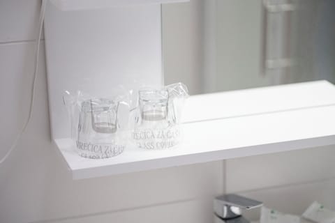 Standard Double Room | Bathroom amenities | Shower, free toiletries, hair dryer, towels