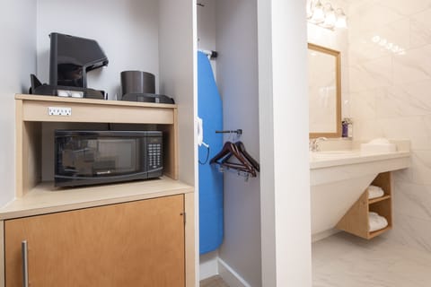 Premium bedding, down comforters, in-room safe, desk