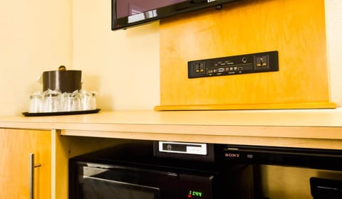 Premium bedding, down comforters, in-room safe, desk