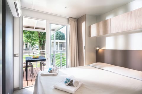 Premium Mobile Home, Pets Allowed | Bed sheets