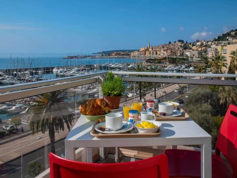 Triple Room, Multiple Beds, Sea View | Desk, soundproofing, free WiFi