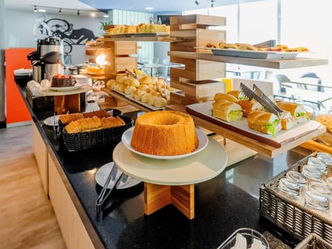 Daily buffet breakfast for a fee