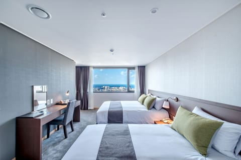 Deluxe Suite (Mountain/Ocean View assigned on site) | Desk, blackout drapes, free WiFi