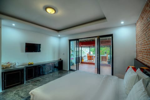Suite, 1 King Bed, Balcony | In-room safe, desk, free WiFi
