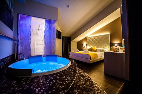 Deluxe Suite, Hot Tub | Premium bedding, down comforters, minibar, in-room safe