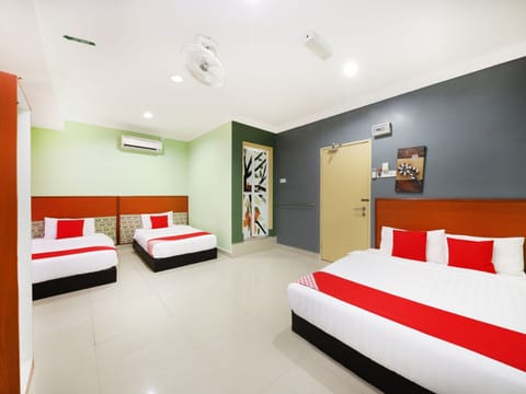 Family Suite, 2 Double Beds | Desk, iron/ironing board, WiFi (free), bed sheets