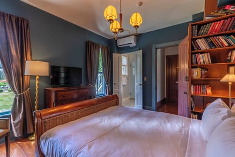 Superior Queen | Down comforters, individually decorated, individually furnished