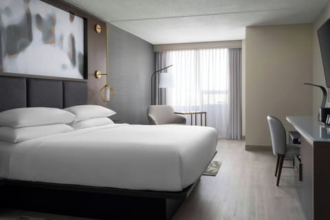 Premium bedding, in-room safe, desk, laptop workspace