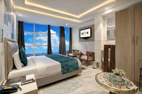 Executive Room, 1 Double Bed, Non Smoking | Cribs/infant beds, rollaway beds, free WiFi