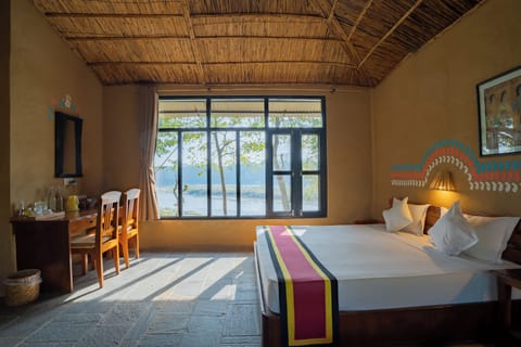 Deluxe Double or Twin Room | 1 bedroom, in-room safe, desk, iron/ironing board