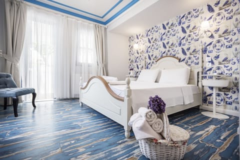 Deluxe Double Room, Patio | Minibar, in-room safe, desk, free WiFi