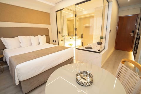 Suite Executiva com Banheira de Hidromassagem. | Minibar, desk, blackout drapes, free WiFi