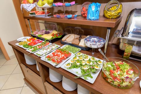 Daily buffet breakfast for a fee