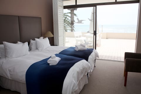 Apartment, 3 Bedrooms | 3 bedrooms, soundproofing, iron/ironing board, WiFi (free)