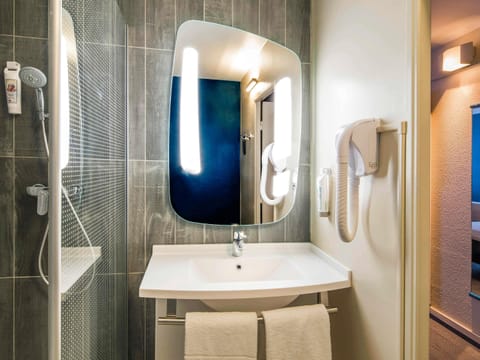 Standard Double Room, 1 Double Bed | Premium bedding, in-room safe, desk, blackout drapes