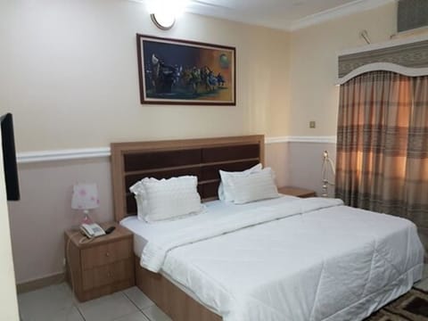 Suite | Premium bedding, in-room safe, desk, free WiFi
