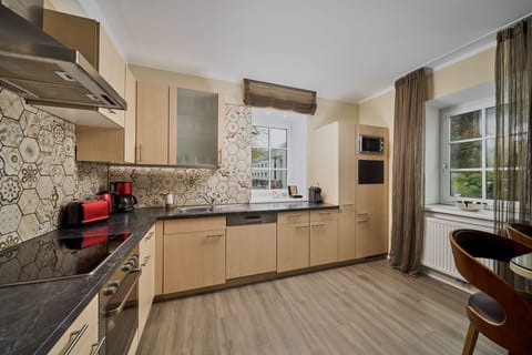 Apartment, 4 Bedrooms and 3 Bathrooms (Final Cleaning fee + 95,00 EUR) | Private kitchen | Fridge, microwave, oven, stovetop