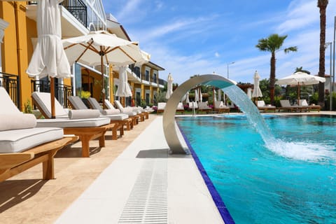 Seasonal outdoor pool, pool umbrellas, sun loungers
