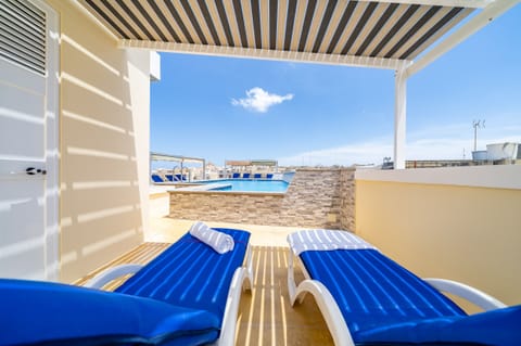 Outdoor pool, open 7:00 AM to 8:00 PM, pool umbrellas, sun loungers