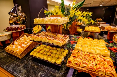 Daily buffet breakfast for a fee
