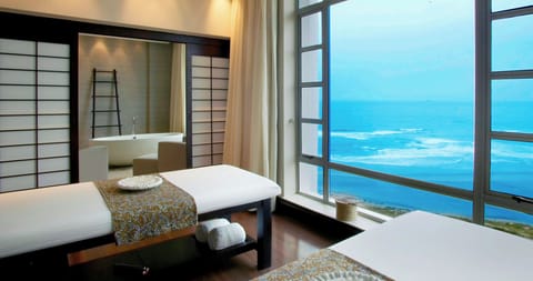 Couples treatment rooms, hot tub, body treatments, deep-tissue massages