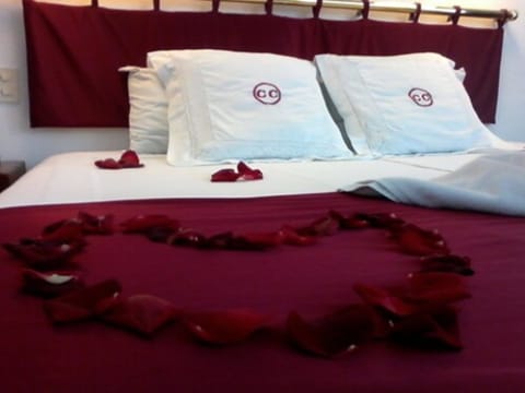 Basic Double Room, 2 Double Beds | Minibar, in-room safe, desk, free cribs/infant beds