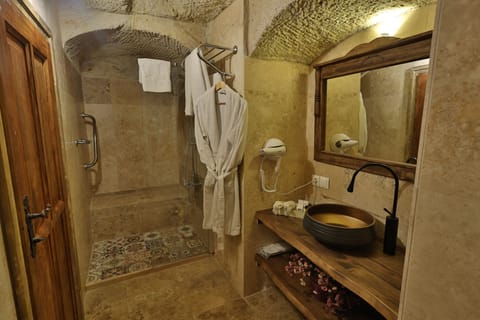 Family Suite | Egyptian cotton sheets, premium bedding, pillowtop beds, in-room safe