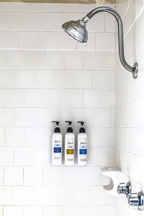 Standard Room, 1 King Bed | Iron/ironing board, free WiFi, bed sheets