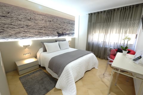 Double or Twin Room | Desk, blackout drapes, free cribs/infant beds, rollaway beds