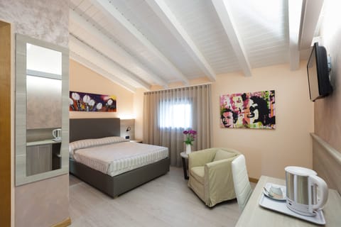 Select Comfort beds, minibar, in-room safe, desk