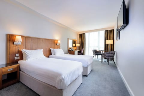 Twin Room, 2 Twin Beds | In-room safe, desk, soundproofing, iron/ironing board