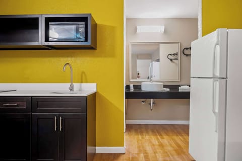 Suite, 1 Queen Bed with Sofa bed | Premium bedding, down comforters, desk, iron/ironing board