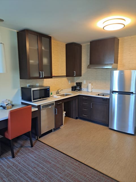 Studio, 1 King Bed with Sofa bed (Mobility/Hearing Accessible, Tub) | Private kitchen | Fridge, microwave, oven, stovetop