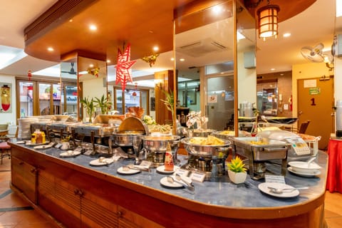 Daily buffet breakfast for a fee