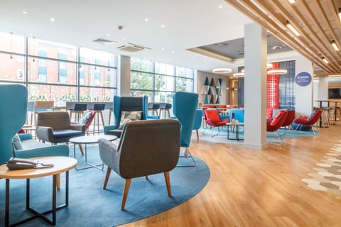 Breakfast, lunch and dinner served