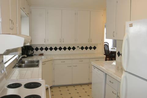 Premium House, 4 Bedrooms, River View, Overwater | Private kitchen | Full-size fridge, microwave, oven, stovetop