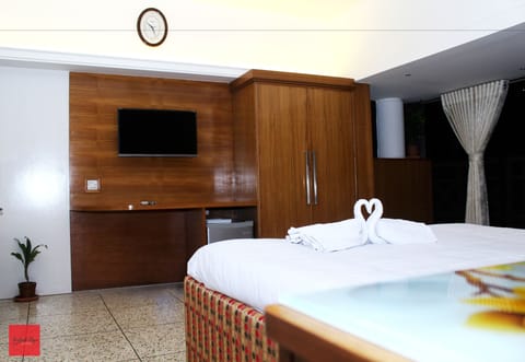 Executive Single Room | Premium bedding, in-room safe, desk, blackout drapes