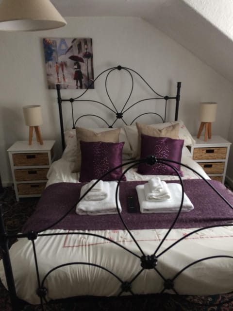 Iron/ironing board, free WiFi, bed sheets